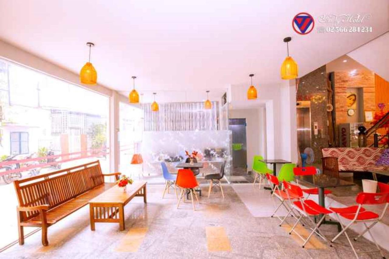 Yen Vy Hotel 퀴논 외부 사진